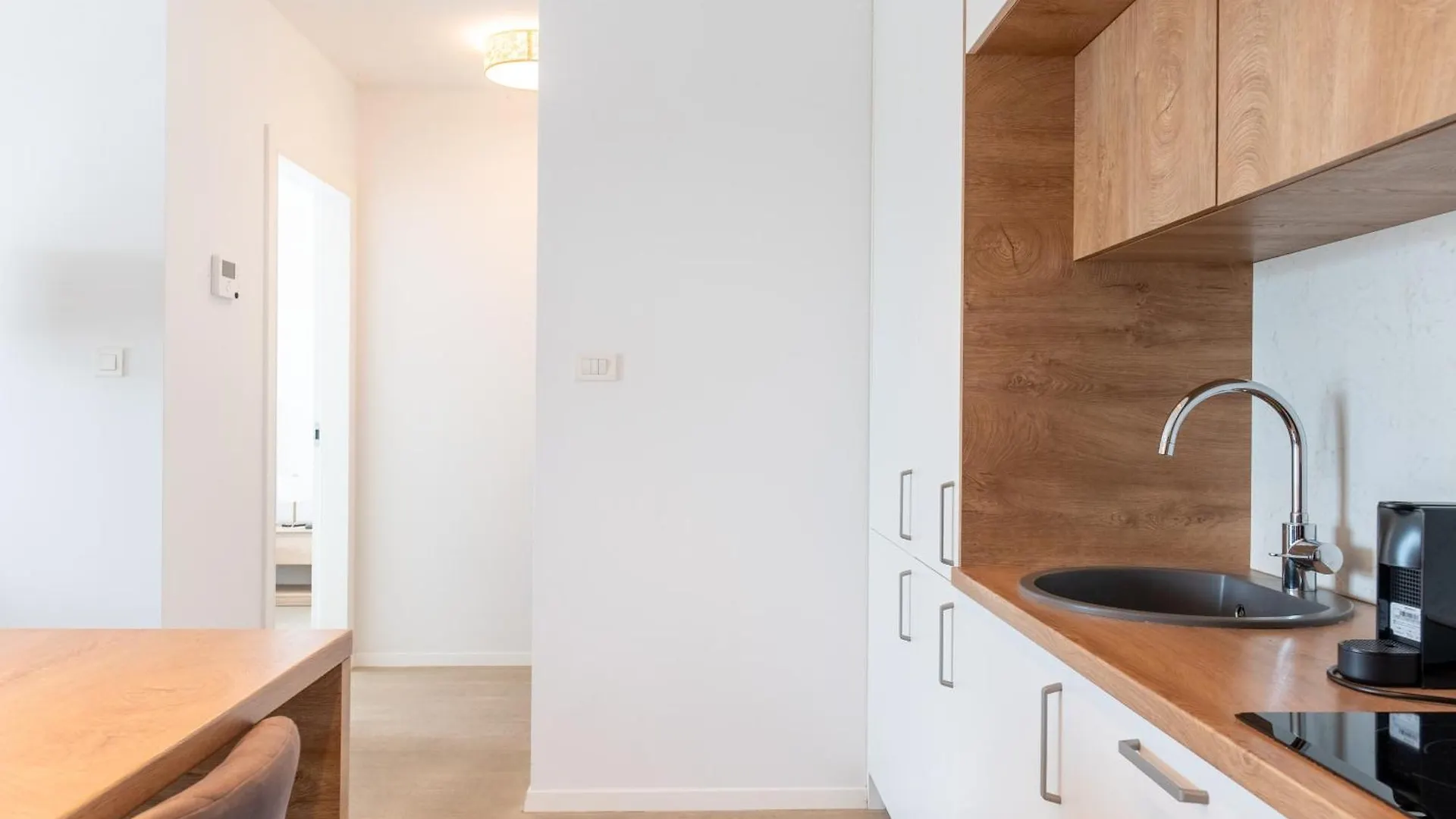זאדאר Prism Living Apartment